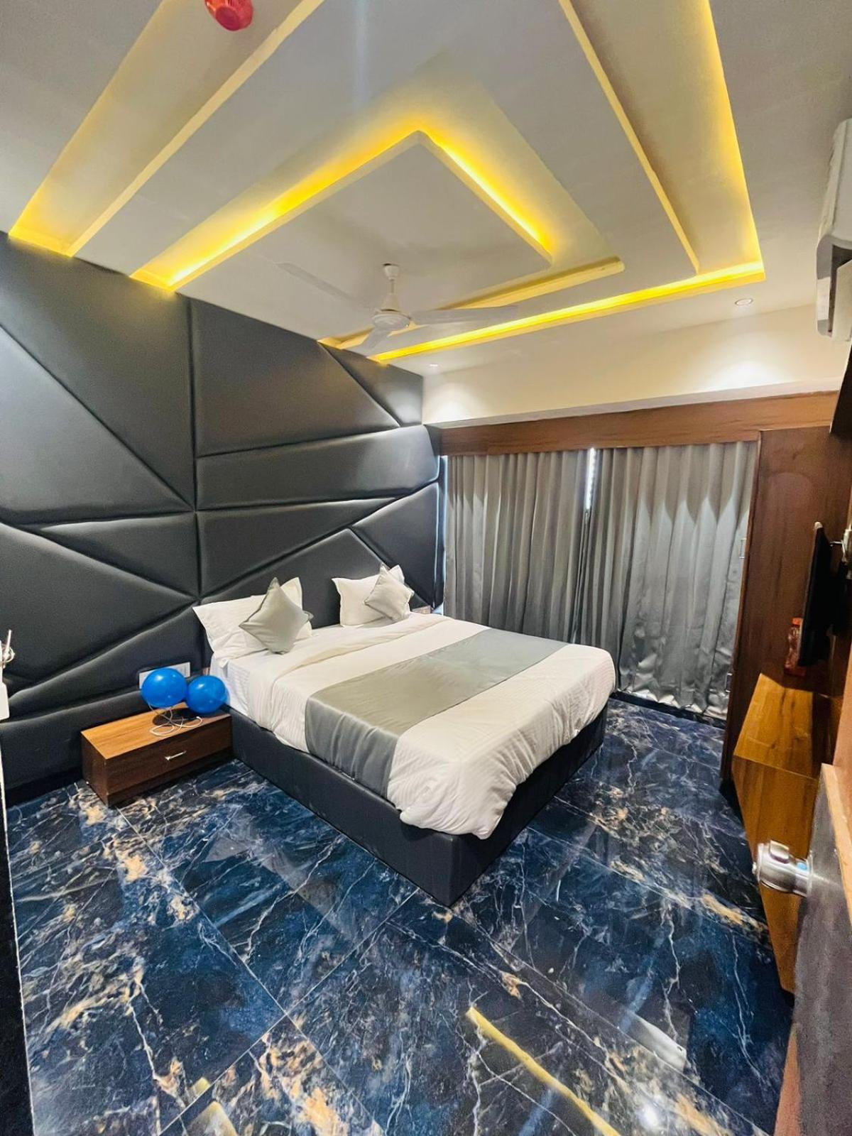 Hotel Paramount Villa Gandhinagar Ngoại thất bức ảnh